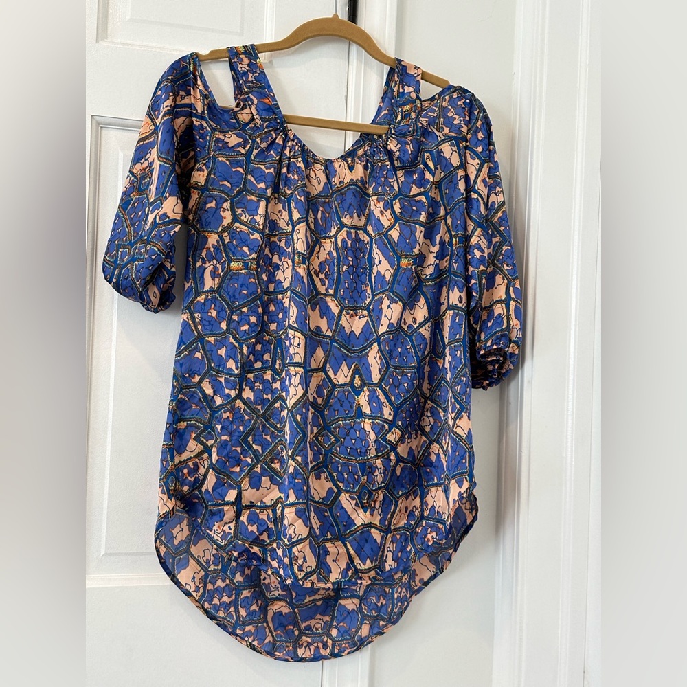 Kokoon high low cold shoulder top